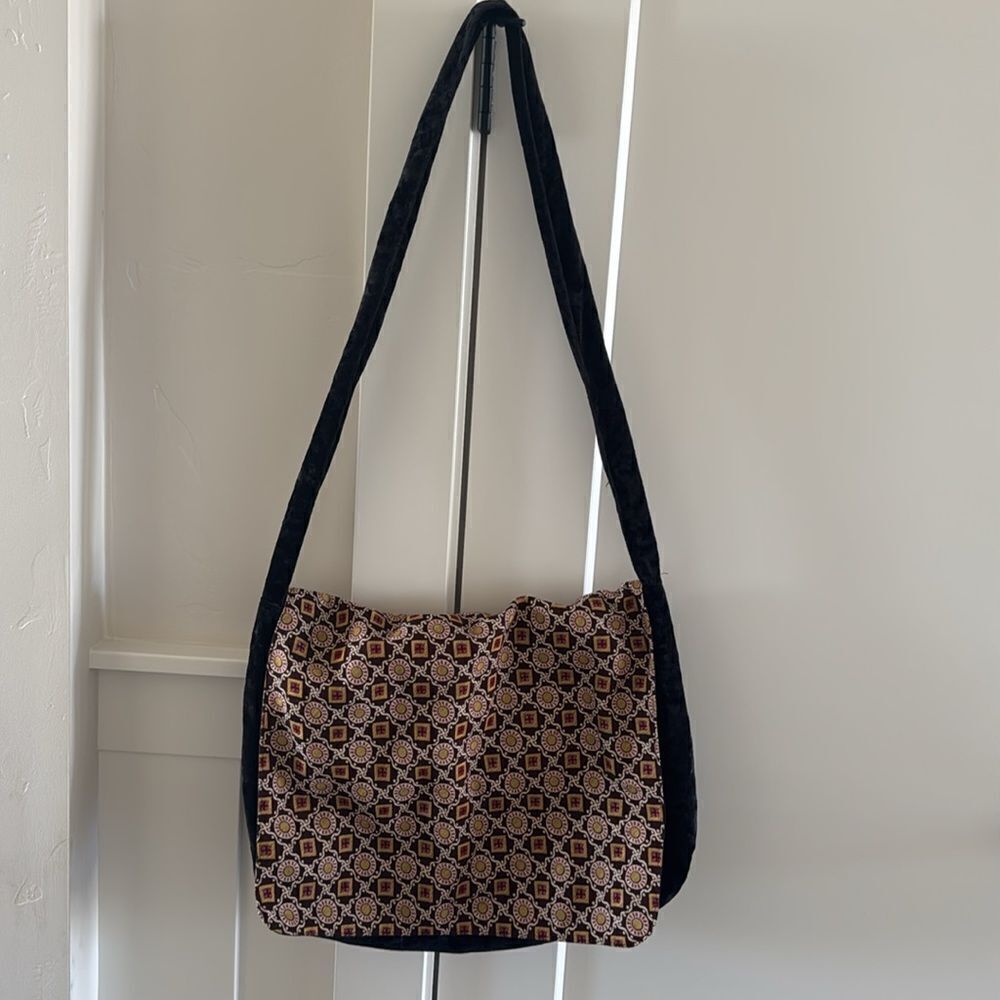 Patterned & Black Messenger Shoulder Bag Crossbody Flap Over Closure Casual EUC